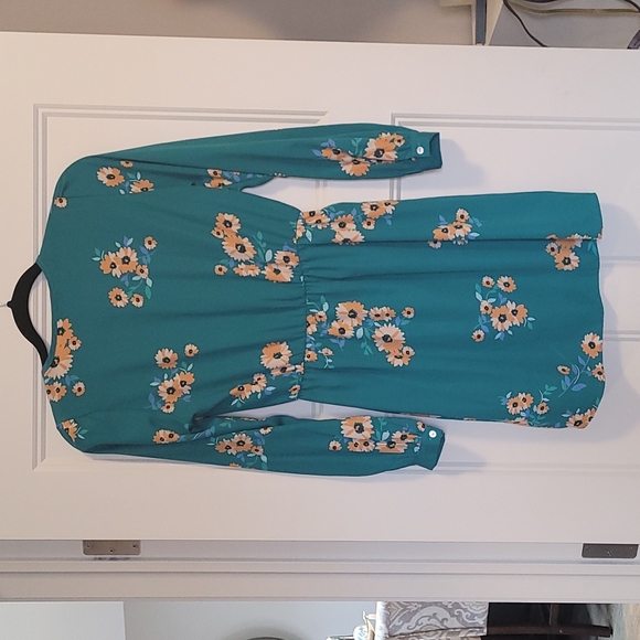 Dress - Picture 4 of 4